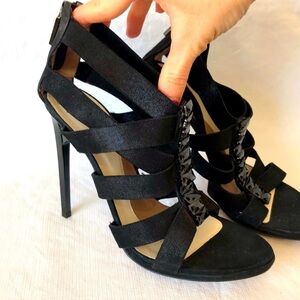 Herve Ledger Carla black strap y sandals   - with jewels